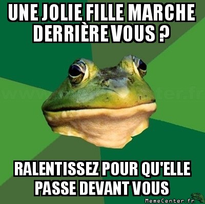 Jolie fille qui marche pas loin